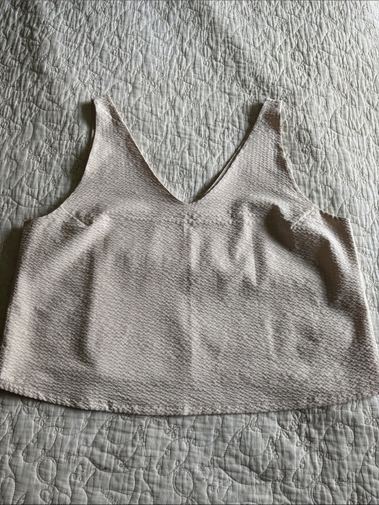 Vuori Tops - NWOT Vuori villa textured cropped tank MILKWEED Size XL